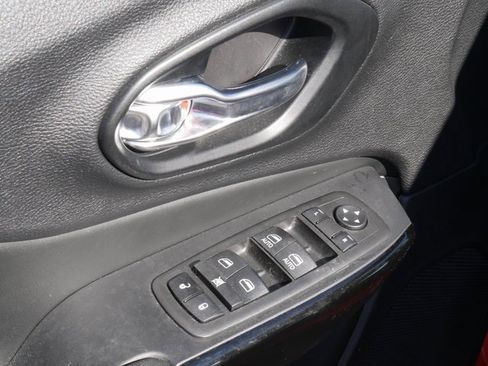 Used 2021 Jeep Cherokee Latitude Plus image 13