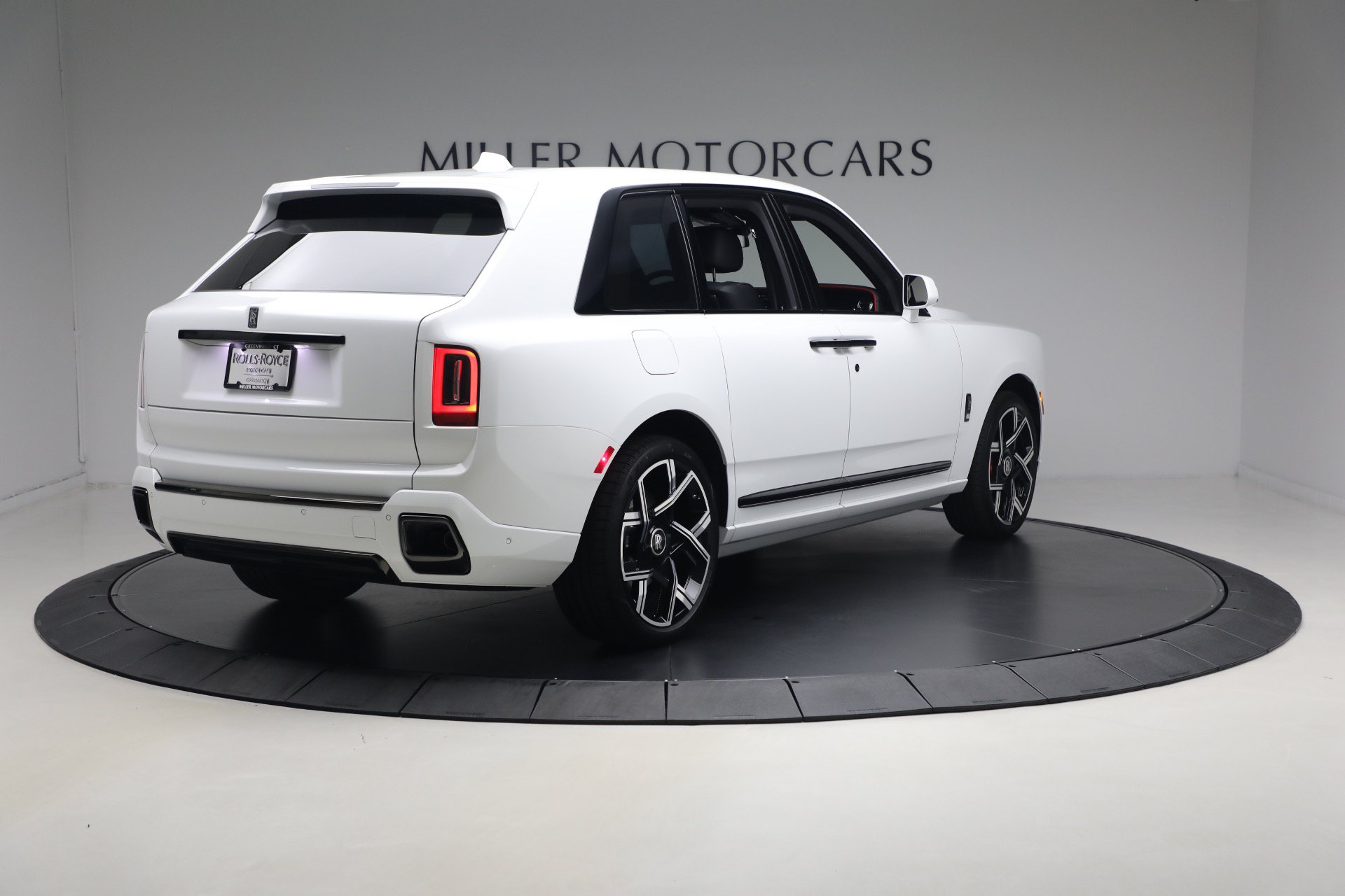New 2027 Rolls-Royce Cullinan Black Badge AWD/4WD image 2
