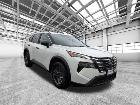 Used 2024 Nissan Rogue S FWD image 1