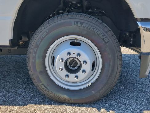 New 2025 Ford F350 XL w/ XL Chrome Package image 9