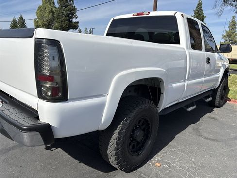 Used 2005 GMC Sierra 2500 SLE w/ Skid Plate Package AWD/4WD image 12