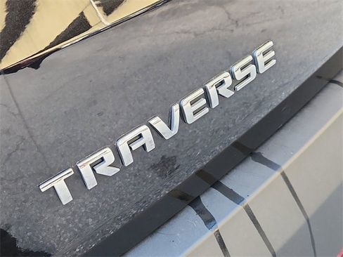 Used 2023 Chevrolet Traverse LT image 30