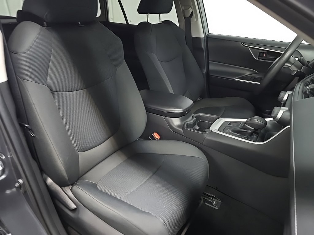 Used 2021 Toyota RAV4 LE AWD/4WD image 14