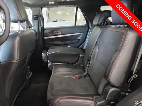 Used 2019 Ford Explorer XLT w/ Equipment Group 202A AWD/4WD image 10