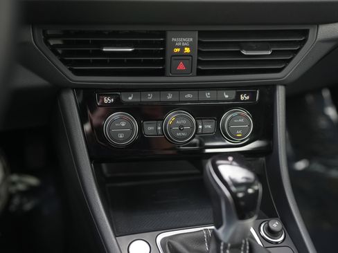 Used 2024 Volkswagen Jetta SEL FWD image 15