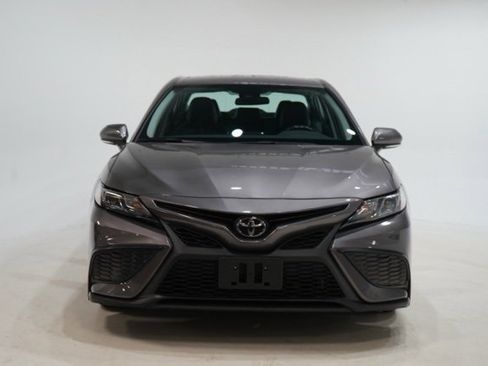 Used 2023 Toyota Camry SE image 2