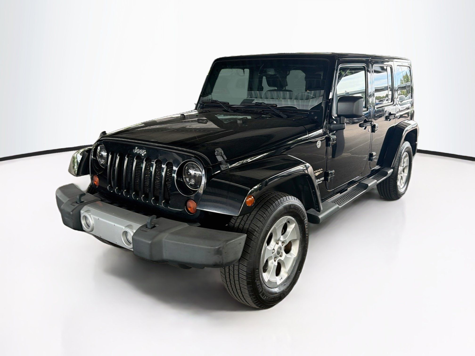 Used 2013 Jeep Wrangler Unlimited Sahara w/ Connectivity Group AWD/4WD image 3