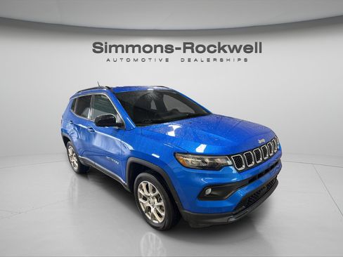 Used 2023 Jeep Compass Latitude AWD/4WD image 7
