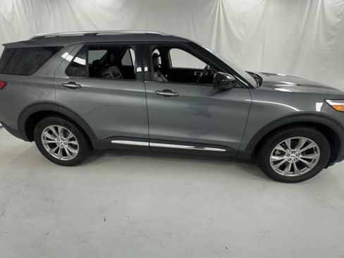 Used 2022 Ford Explorer Limited AWD/4WD image 2
