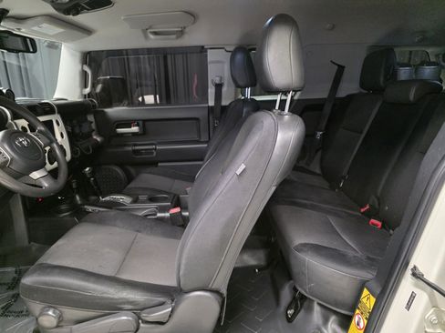 Used 2013 Toyota FJ Cruiser 4WD image 14