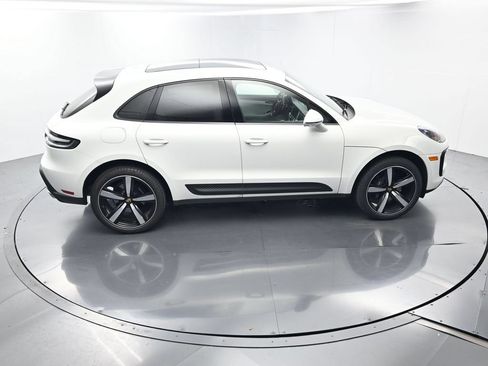 Certified 2025 Porsche Macan AWD/4WD image 41