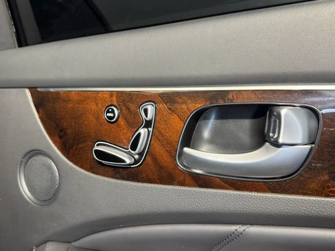 Used 2012 Hyundai Equus Signature RWD image 34