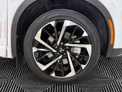 Used 2023 Mitsubishi Outlander 4WD Plug-In Hybrid image 11