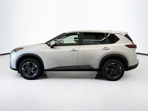 Used 2025 Nissan Rogue SV FWD image 4