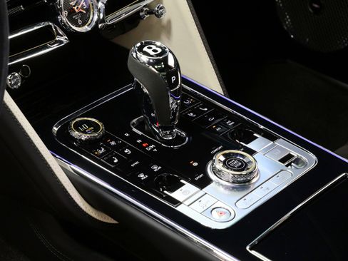 Used 2024 Bentley Flying Spur W12 image 29