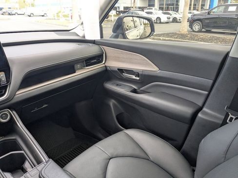 Used 2025 Toyota Grand Highlander FWD image 20