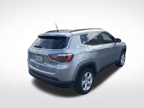 Used 2022 Jeep Compass Latitude image 11