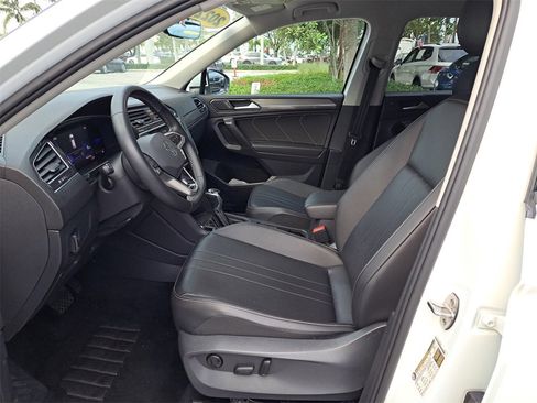 Used 2022 Volkswagen Tiguan SE image 11