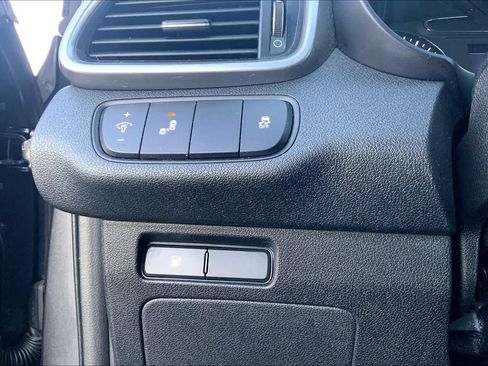 Used 2019 Kia Sorento LX w/ LX Convenience Package image 32