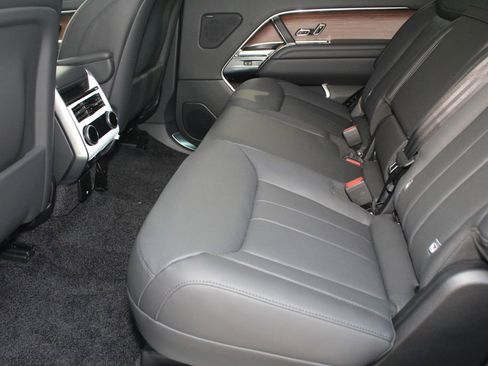 New 2026 Land Rover Range Rover Long Wheelbase SE AWD/4WD image 5