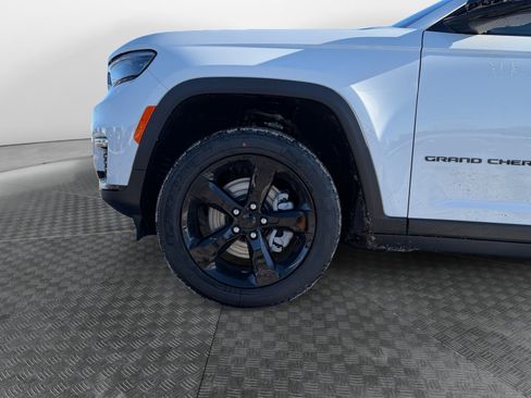 New 2025 Jeep Grand Cherokee L Limited w/ Black Appearance Package AWD/4WD image 14