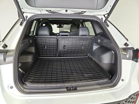New 2026 Volkswagen Tiguan SE R-Line FWD image 13
