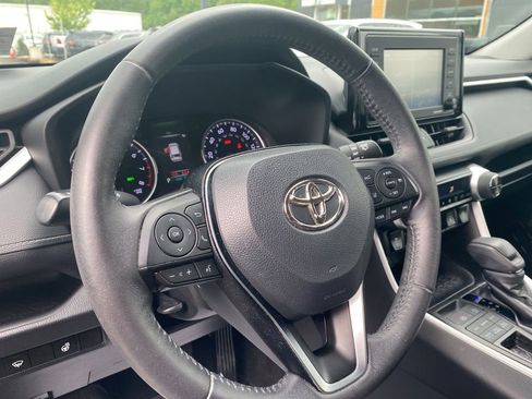 Used 2020 Toyota RAV4 XLE w/ XLE Grade Weather Package AWD/4WD image 20