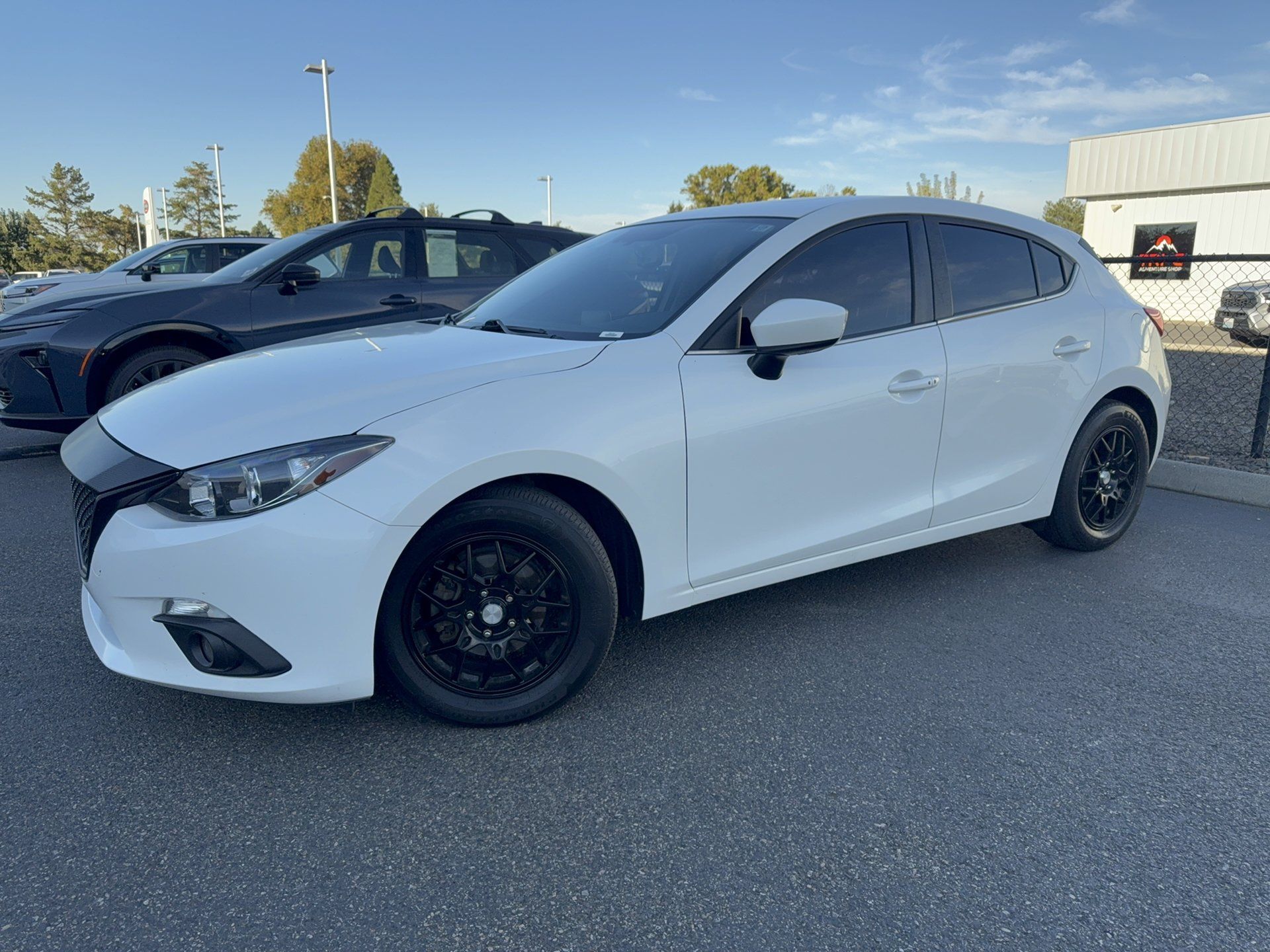 Used 2016 MAZDA MAZDA3 i Touring w/ Popular Equipment Package FWD image 1