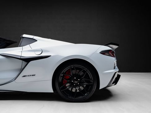 Used 2024 Chevrolet Corvette Z06 RWD image 22