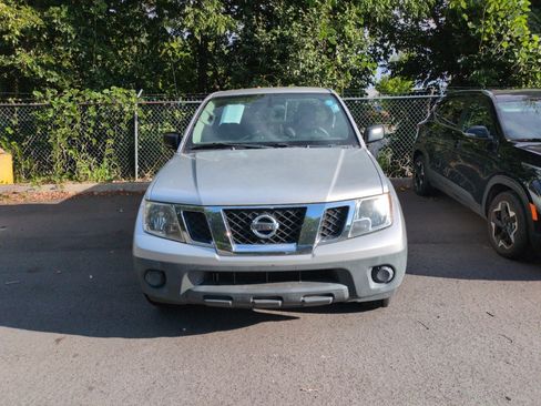 Used 2019 Nissan Frontier S RWD image 2