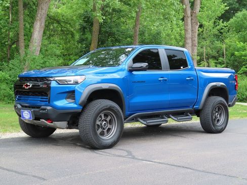 Used 2023 Chevrolet Colorado ZR2 w/ ZR2 Convenience Package III AWD/4WD image 31