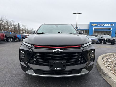 Used 2023 Chevrolet Blazer LT image 2