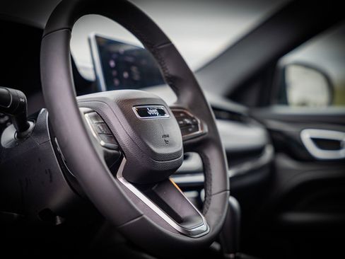 Used 2023 Jeep Compass Altitude image 18