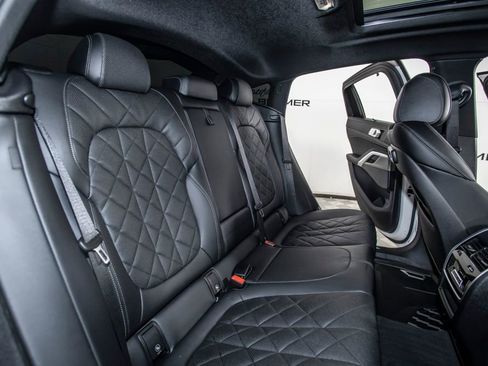 Used 2023 BMW X6 xDrive40i w/ Executive Package image 17