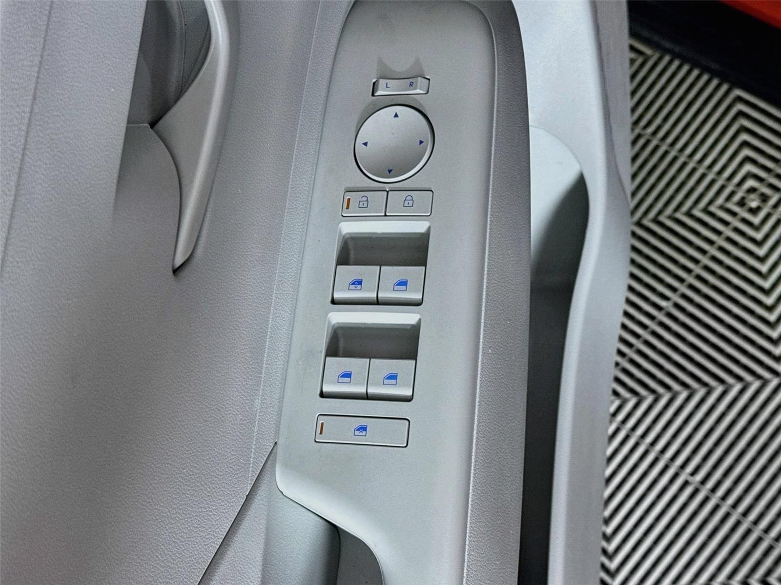 Certified 2024 Hyundai Kona SEL FWD image 18
