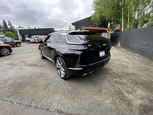 Used 2024 Cadillac Lyriq Luxury w/ LPO, Floor Liner Package AWD/4WD image 4