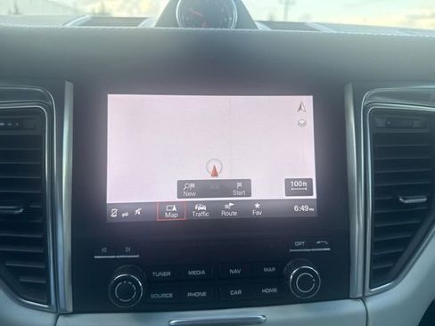 Used 2018 Porsche Macan image 14