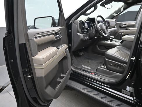 Used 2022 Chevrolet Silverado 1500 ZR2 w/ Technology Package image 15