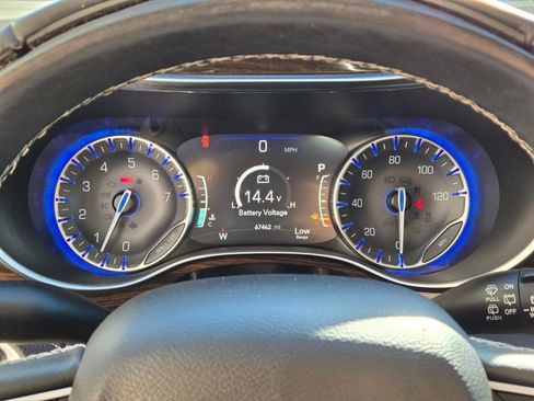 Used 2022 Chrysler Pacifica Limited image 25