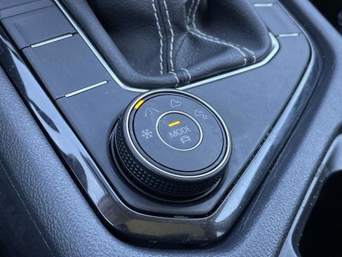 Used 2023 Volkswagen Taos SEL image 26