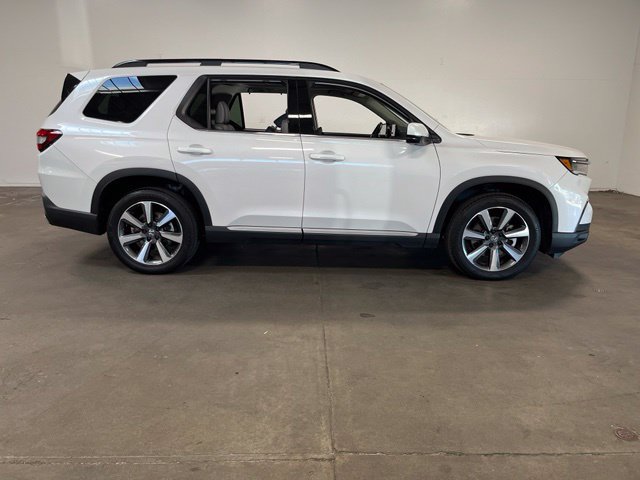 Used 2025 Honda Pilot Elite image 2