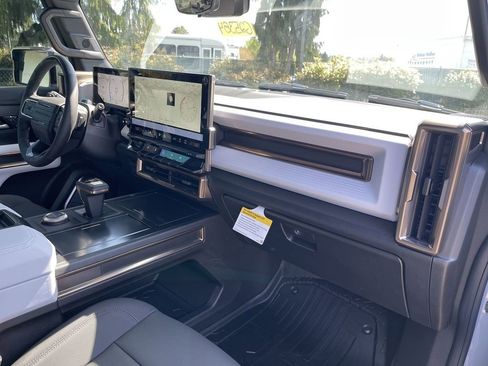 New 2025 GMC Hummer EV 3X w/ LPO, Roof Cross Rail Package image 30