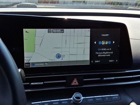 Used 2022 Hyundai Elantra Limited FWD image 18