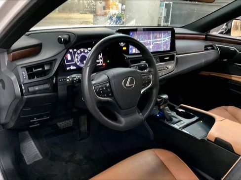 Used 2023 Lexus ES 300h w/ Premium Package image 16