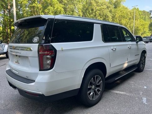 Used 2022 Chevrolet Suburban LT w/ Luxury Package AWD/4WD image 9