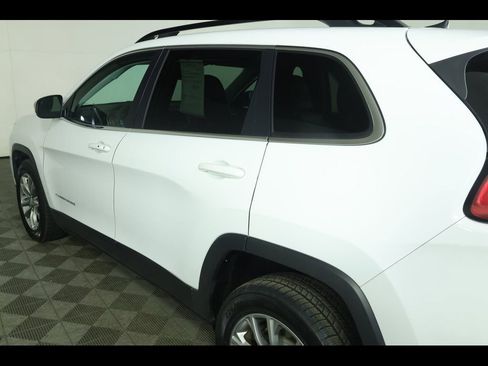Used 2022 Jeep Cherokee Latitude Lux w/ Sun & Sound Group image 8