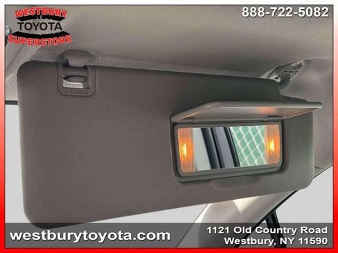 Used 2024 Toyota Sienna XLE FWD image 33
