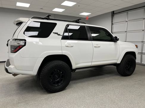 Used 2022 Toyota 4Runner TRD Off-Road Premium AWD/4WD image 11