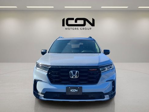 Used 2025 Honda Pilot TrailSport image 11