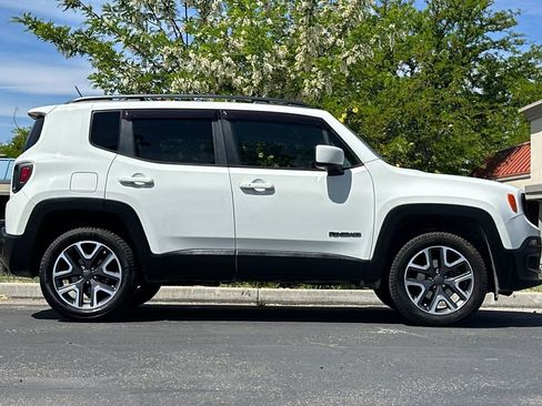 Used 2017 Jeep Renegade Latitude AWD/4WD image 3
